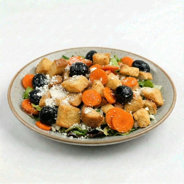 Greek Garden Salad (🌿).